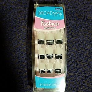 Broadway Artificial Nails  Black & White Fashion Glue-On Set